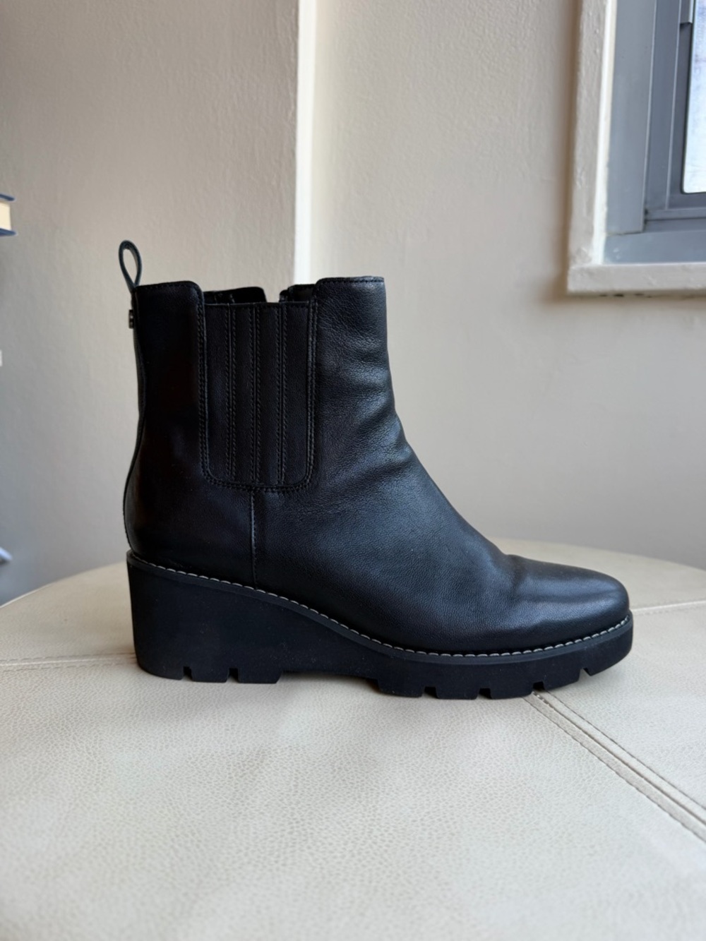Vionic Black Leather Wedge Chelsea Boot Size 9.5
